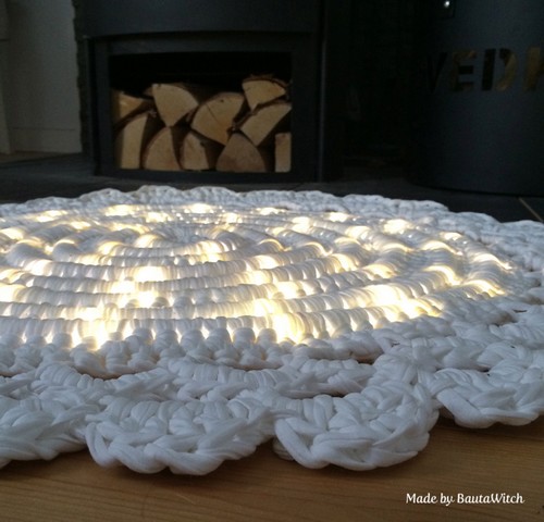 DIY-Crochet-Illuminated-String-Light-Rug (13)