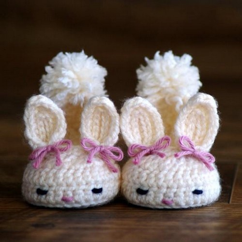 zapatos conejitos crochet